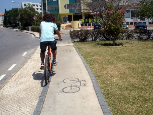 ciclovia e passeio partilado