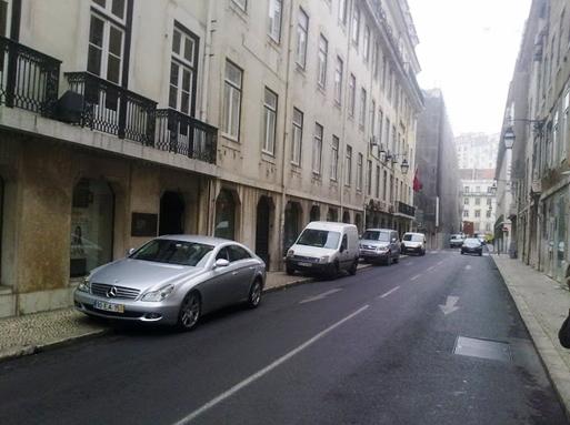 Figura 4 - Este tem dinheiro mas não tem educação. Fonte: www.passeiolivre.org