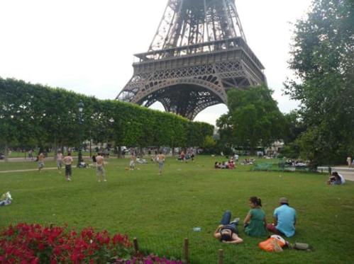 Figura 2 - Uma cidade com lugares para se estar.  Fonte: http://goo.gl/QQhbx0 