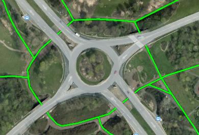 2 - Uma rotunda/rotatória típica de Milton Keynes. Reparem no tamanho da volta que o ciclista/pedestre precisa dar! (Via pedonal e ciclável partilhada em verde) Fonte: GoogleMaps