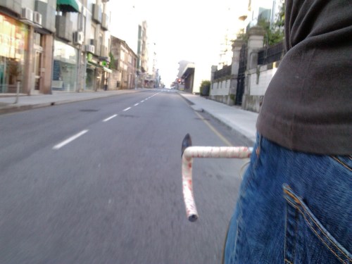 assim, pedalar sem carros, só mesmo no mês de Agosto, quando todos estão de férias!