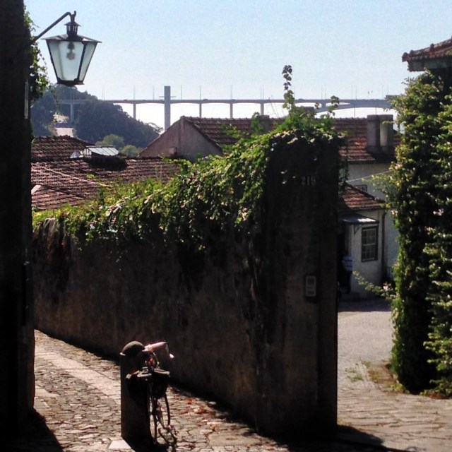 Entre Quintas e Casa Tait